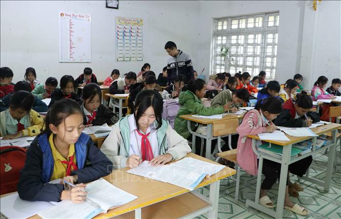 Chủ động giữ ấm cho học sinh vùng cao